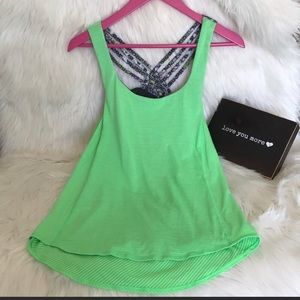 🌟Like New🌟 Lulu w Built in Bra/Crisscross Straps